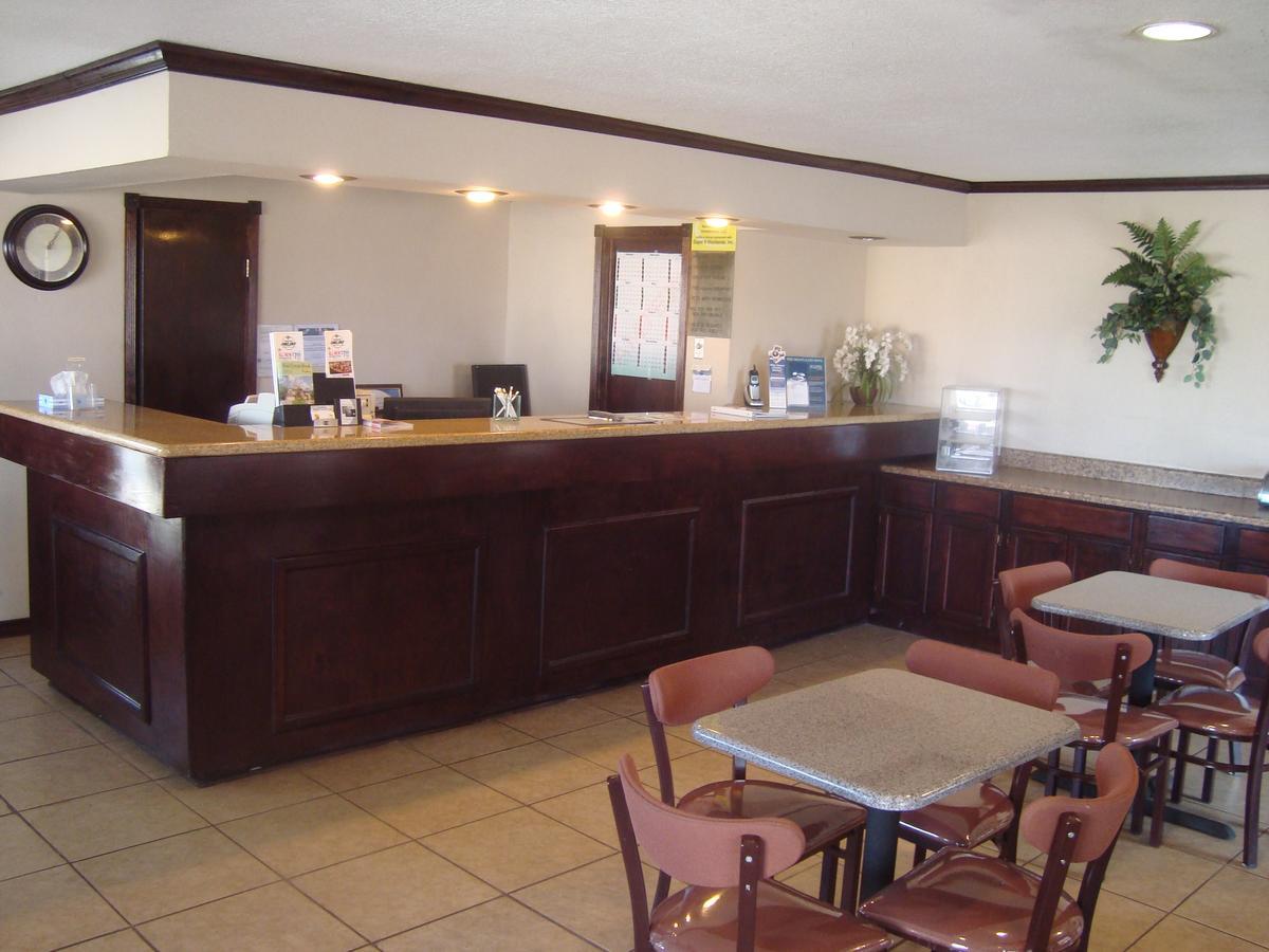 Navasota Inn Екстериор снимка